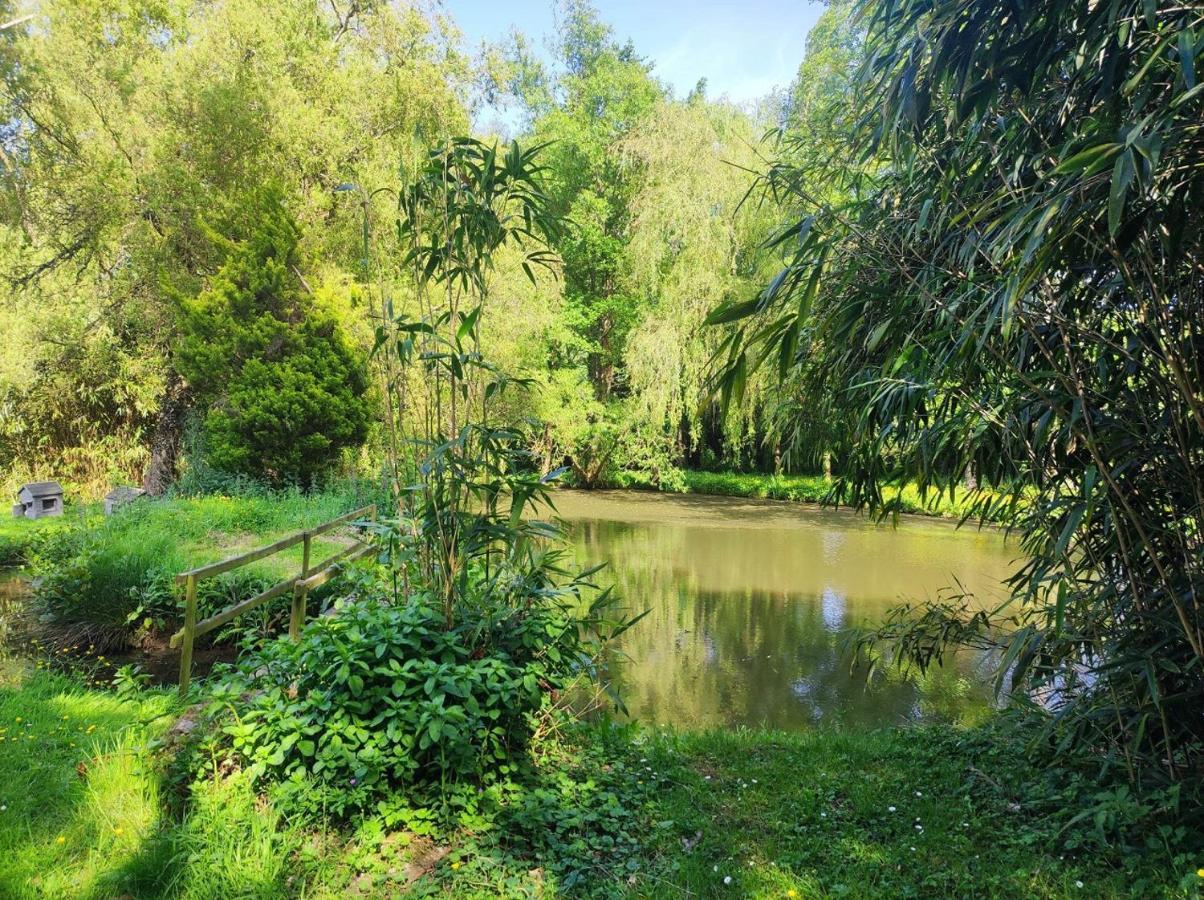 Le Moulin De Benneville Chambres D'Hotes, Petit Dejeuner Compris Cahagnes Exteriör bild