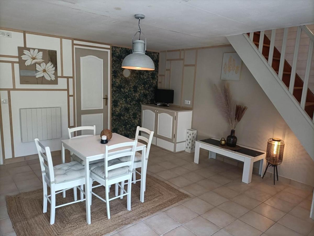 Le Moulin De Benneville Chambres D'Hotes, Petit Dejeuner Compris Cahagnes Exteriör bild